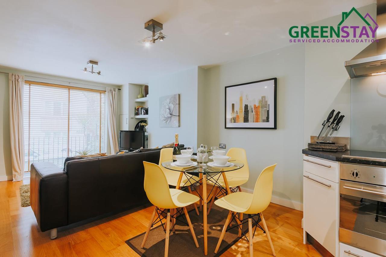 "The Garden Apartment Newquay" By Greenstay Serviced Accommodation - Beautiful 2 Bed Apartment With Parking & Outside Terrace, Close To Beaches, Shops & Restaurants -Perfect For Families, Couples, Small Groups & Business Travellers Newquay  Exterior photo